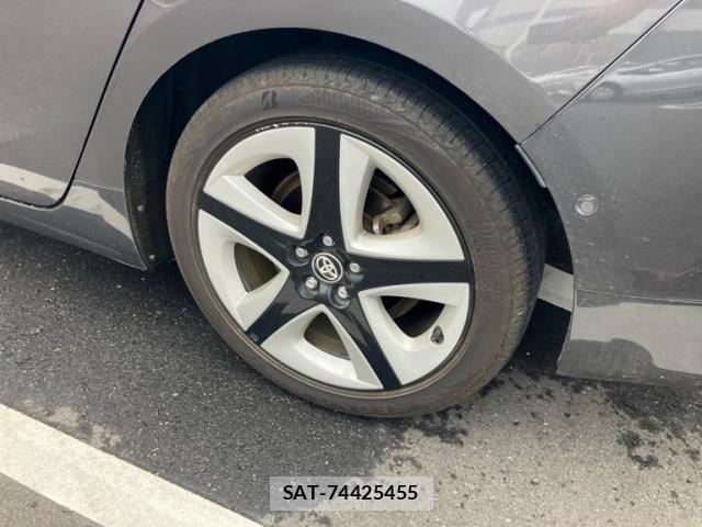 Toyota PRIUS 2016-06 8745299-14