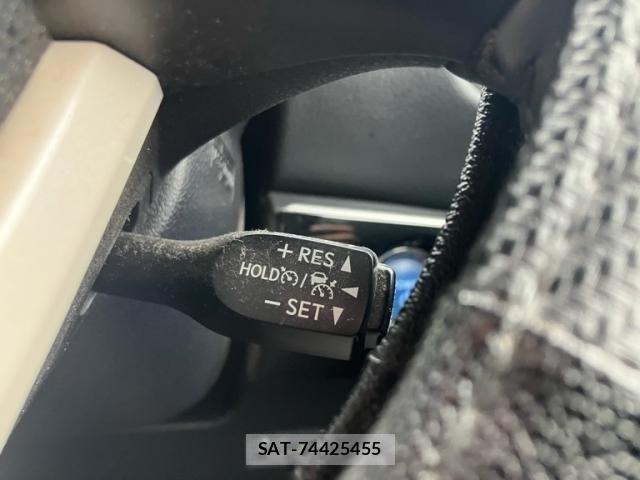 Toyota PRIUS 2016-06 8745299-16