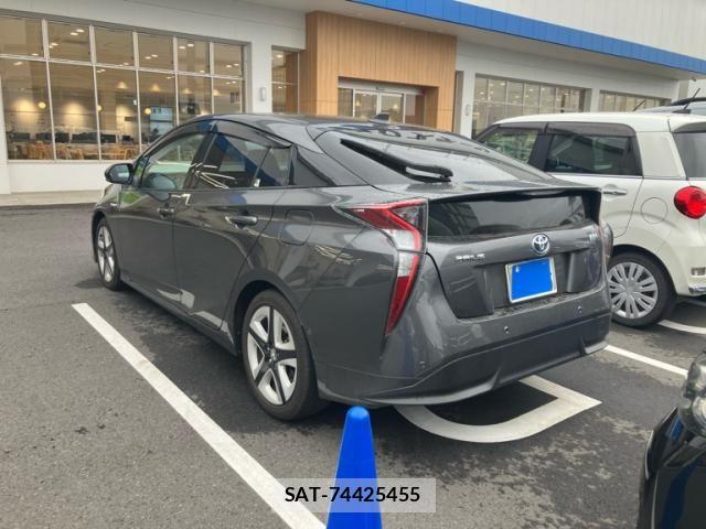 Toyota PRIUS 2016-06 8745299-2