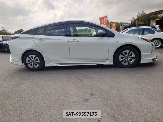 Toyota PRIUS 2017-06 8745274-1