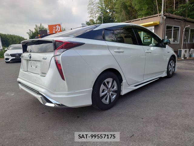 Toyota PRIUS 2017-06 8745274-2