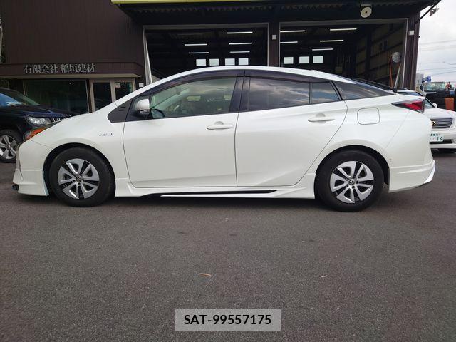 Toyota PRIUS 2017-06 8745274-5
