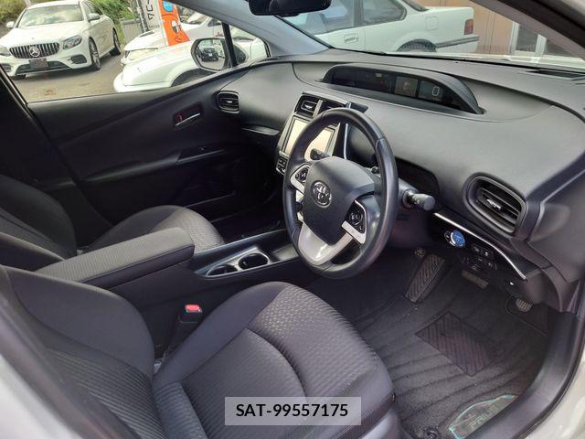 Toyota PRIUS 2017-06 8745274-8