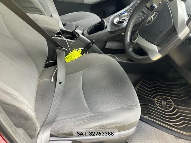 Toyota PRIUS 2010-04 8745365-12