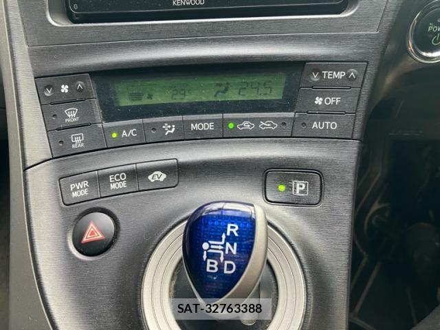 Toyota PRIUS 2010-04 8745365-20