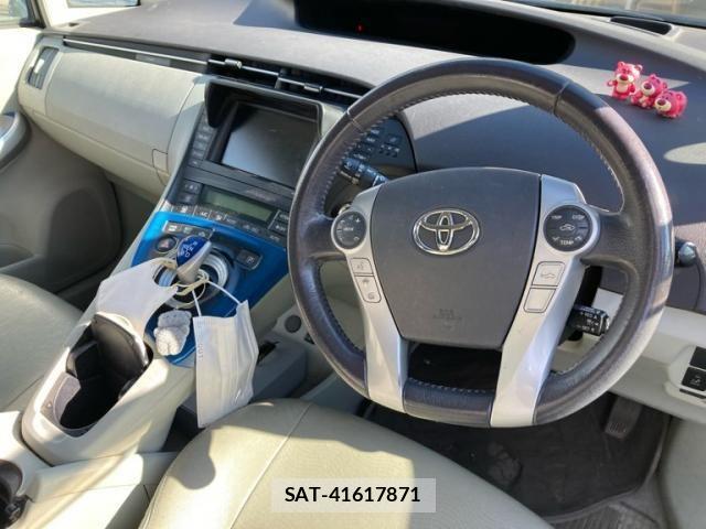 Toyota PRIUS 2011-02 8745341-12
