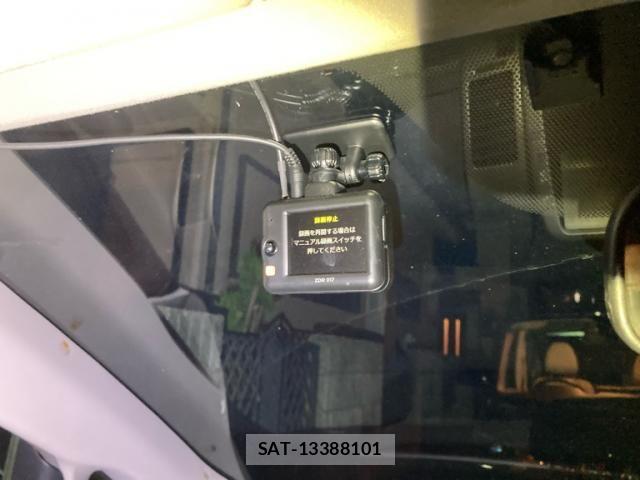 Toyota PRIUS 2007-12 8745321-15