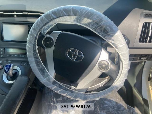 Toyota PRIUS 2011-11 8745347-9