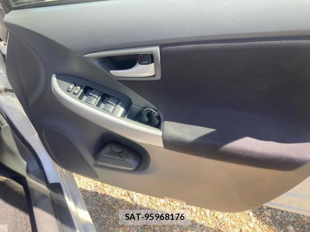 Toyota PRIUS 2011-11 8745347-11