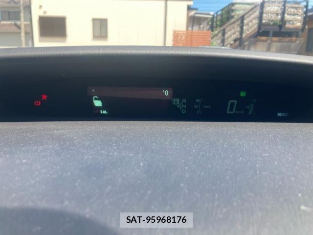 Toyota PRIUS 2011-11 8745347-14