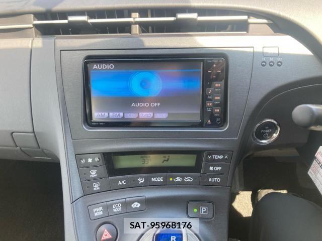Toyota PRIUS 2011-11 8745347-15