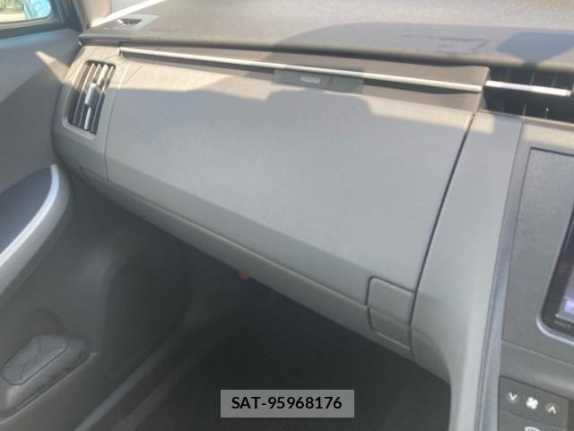 Toyota PRIUS 2011-11 8745347-17