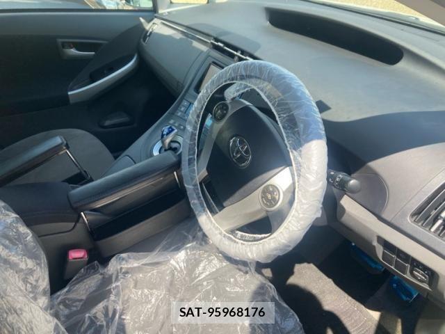 Toyota PRIUS 2011-11 8745347-8