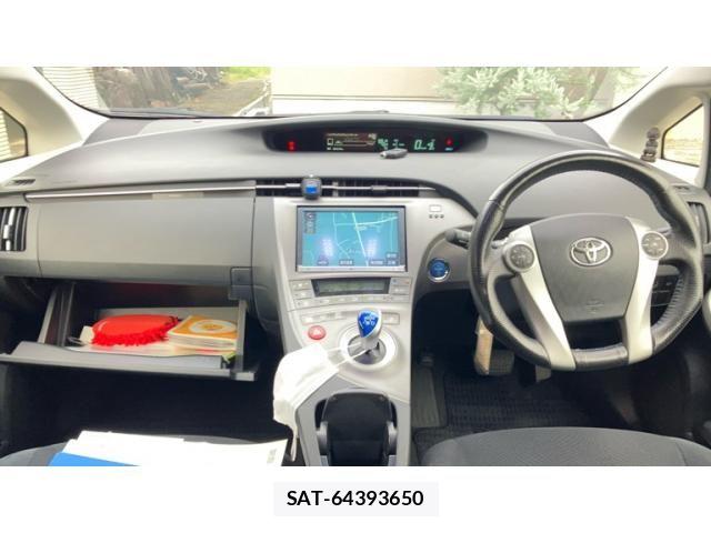 Toyota PRIUS 2014-06 8745315-13