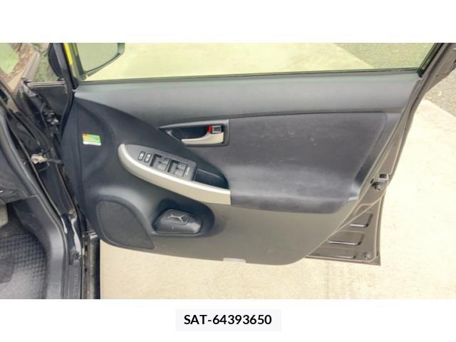 Toyota PRIUS 2014-06 8745315-14