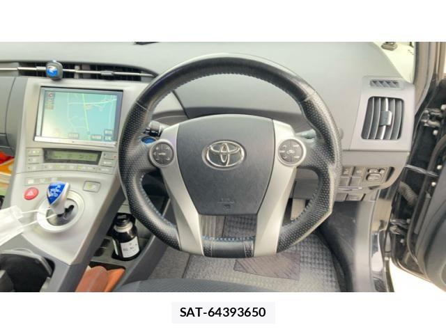 Toyota PRIUS 2014-06 8745315-16