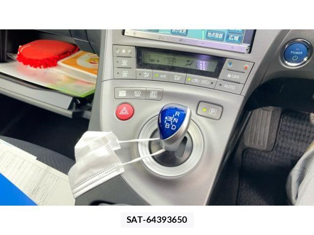 Toyota PRIUS 2014-06 8745315-18