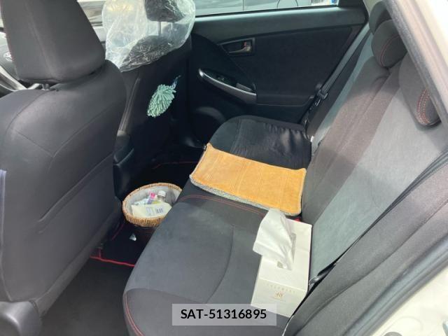 Toyota PRIUS 2015-04 8745319-14