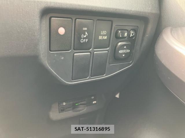 Toyota PRIUS 2015-04 8745319-16