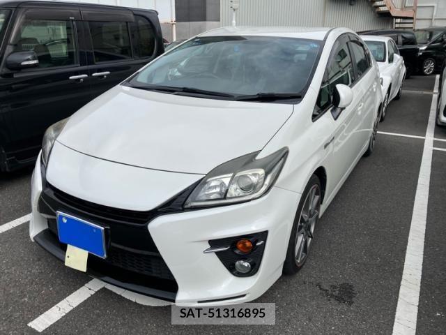 Toyota PRIUS 2015-04 8745319-2
