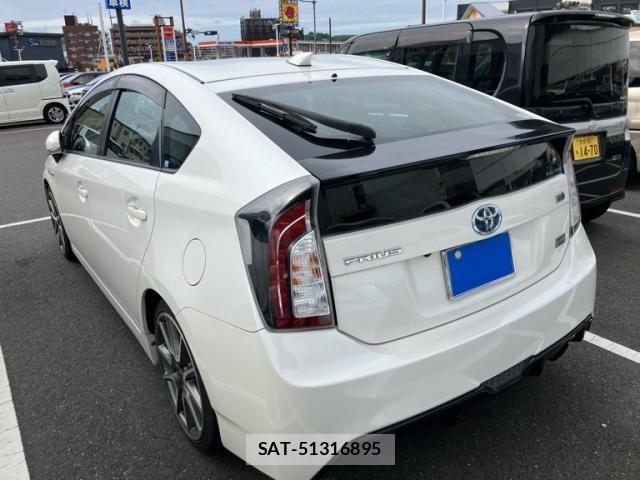 Toyota PRIUS 2015-04 8745319-3