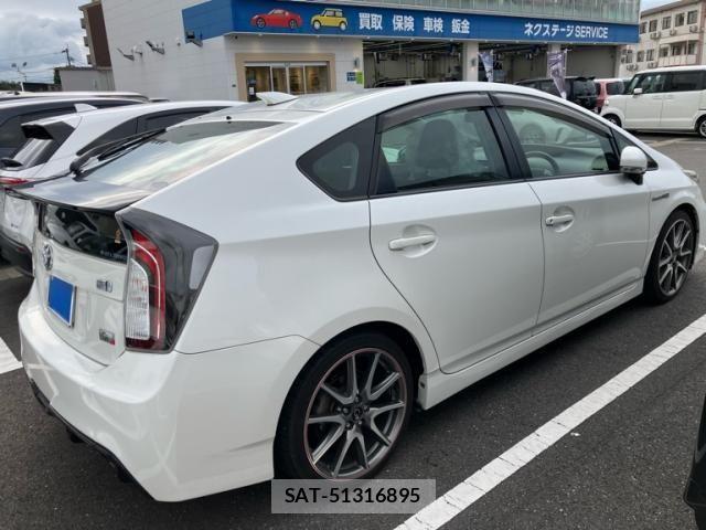 Toyota PRIUS 2015-04 8745319-4