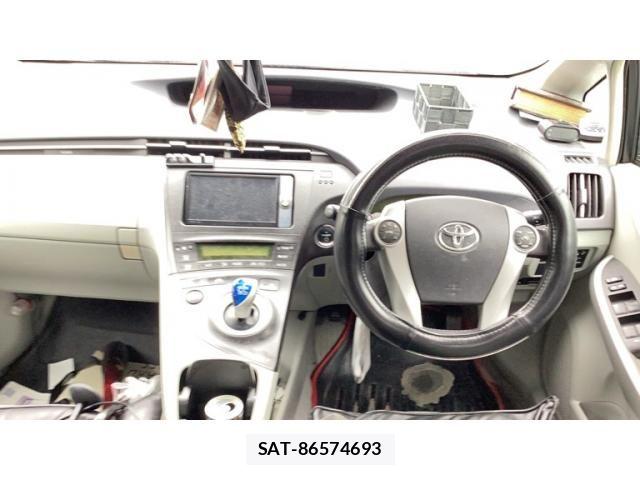 Toyota PRIUS 2010-12 8745360-12