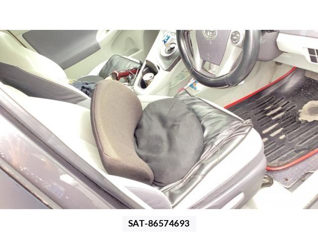 Toyota PRIUS 2010-12 8745360-13