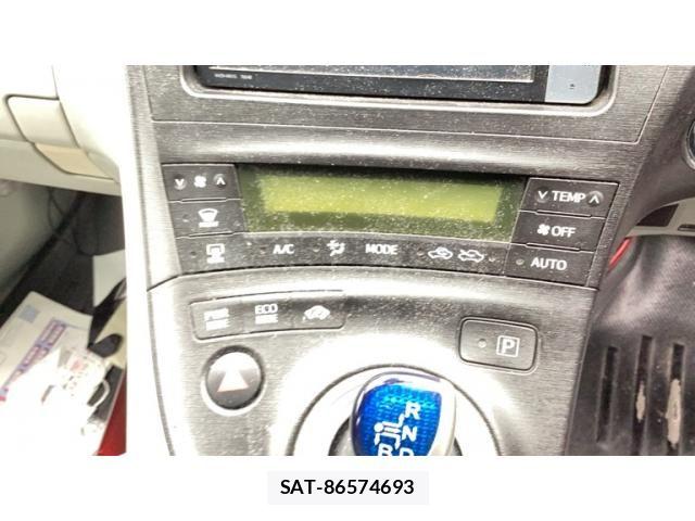 Toyota PRIUS 2010-12 8745360-16