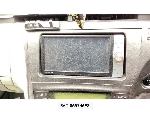 Toyota PRIUS 2010-12 8745360-17