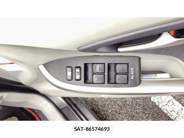 Toyota PRIUS 2010-12 8745360-20