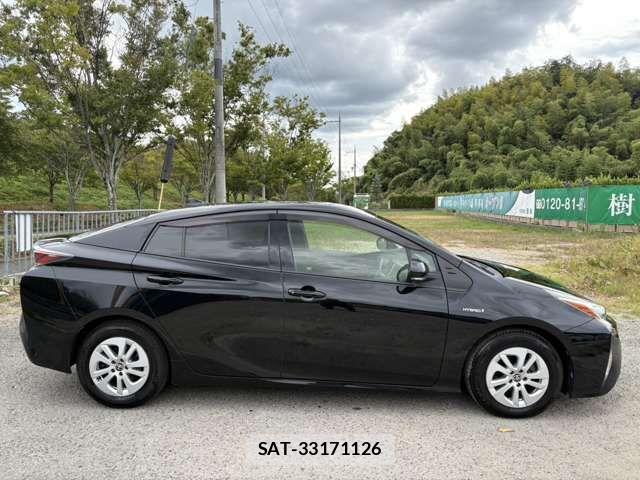 Toyota PRIUS 2016-11 8745293-3