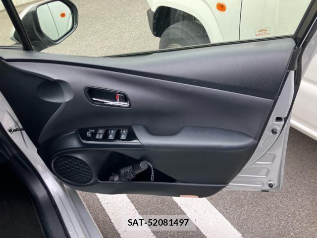 Toyota PRIUS 2018-06 8745295-10