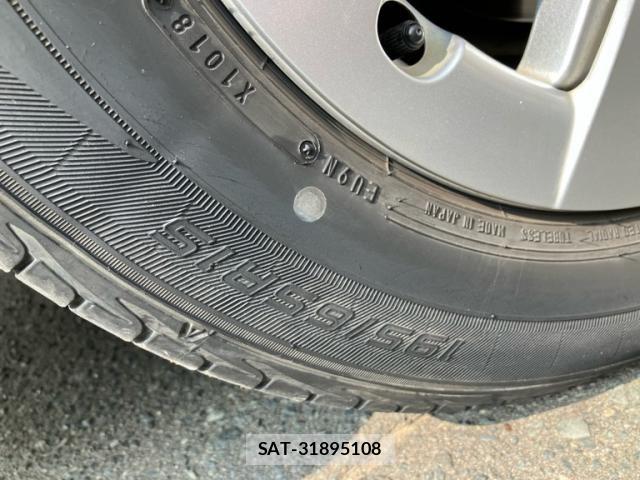 Toyota PRIUS 2009-11 8745345-24