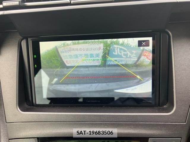 Toyota PRIUS 2013-02 8745325-10