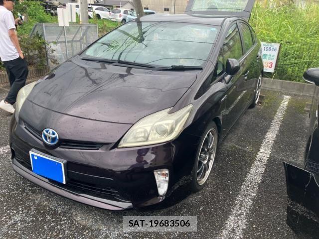 Toyota PRIUS 2013-02 8745325-1