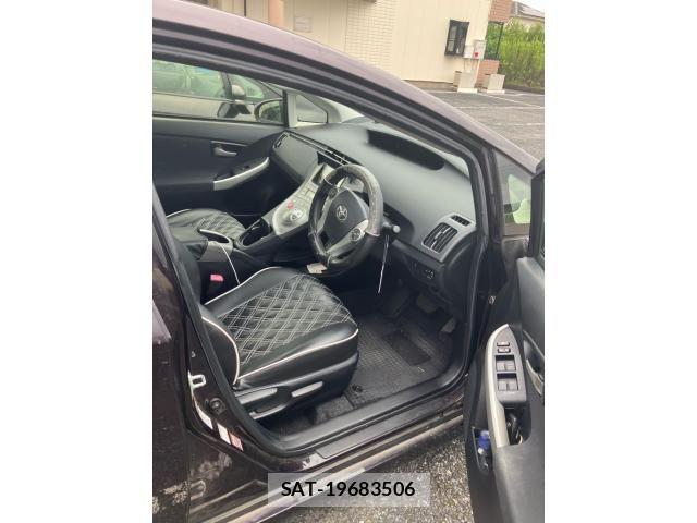 Toyota PRIUS 2013-02 8745325-5
