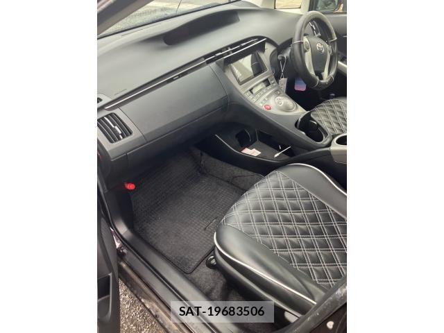 Toyota PRIUS 2013-02 8745325-8