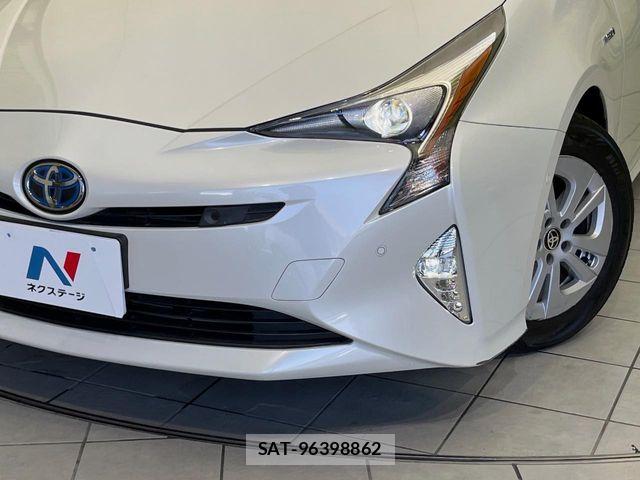 Toyota PRIUS 2016-11 8745266-11