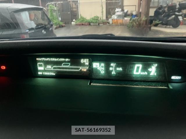 Toyota PRIUS 2011-10 8745344-16