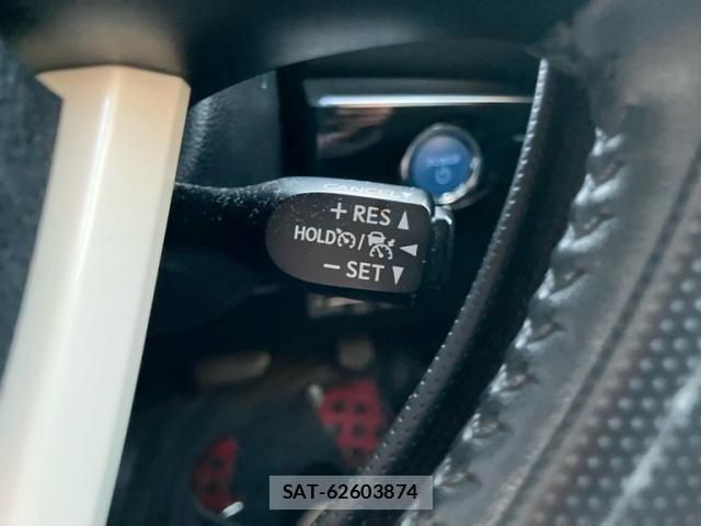 Toyota PRIUS 2017-12 8745297-13