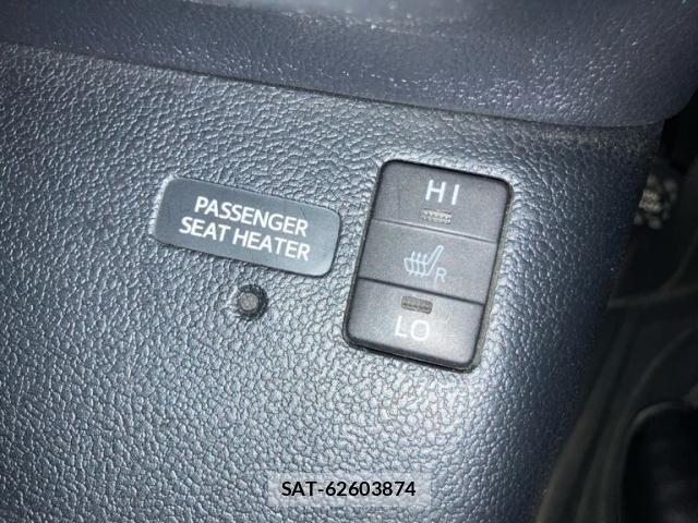 Toyota PRIUS 2017-12 8745297-17