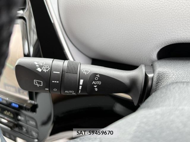 Toyota PRIUS 2016-06 8745267-25