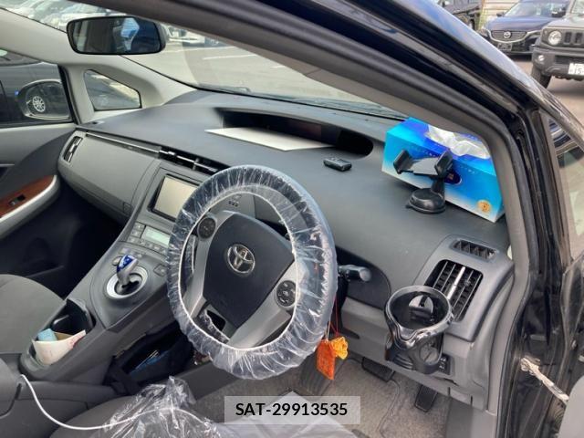 Toyota PRIUS 2011-08 8745355-17