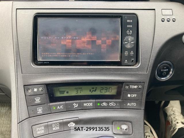Toyota PRIUS 2011-08 8745355-24