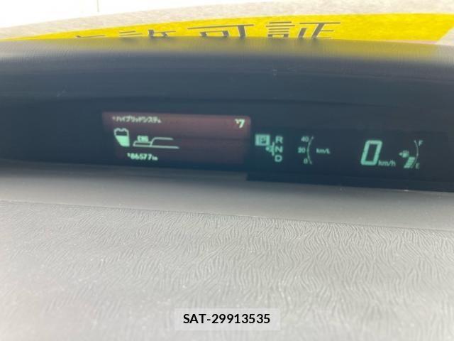 Toyota PRIUS 2011-08 8745355-25