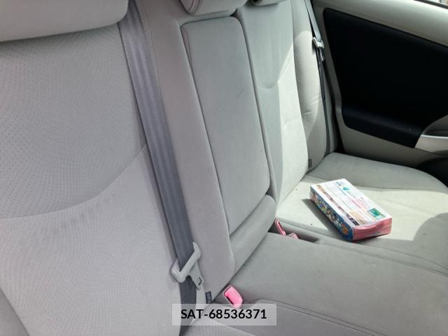 Toyota PRIUS 2011-10 8745356-12