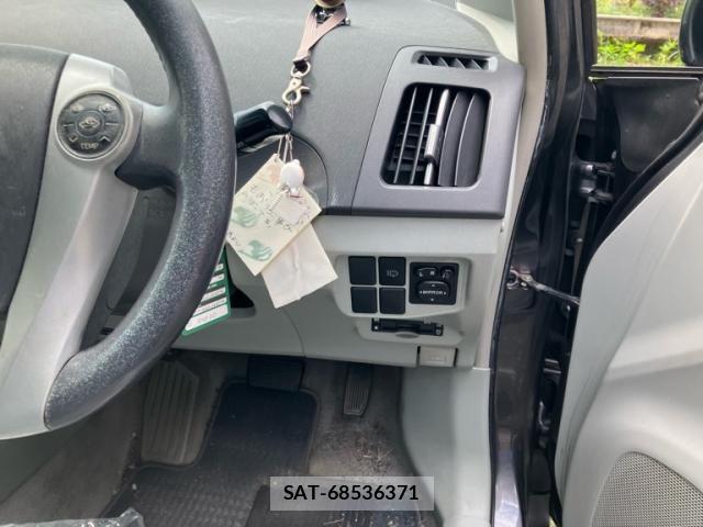 Toyota PRIUS 2011-10 8745356-16