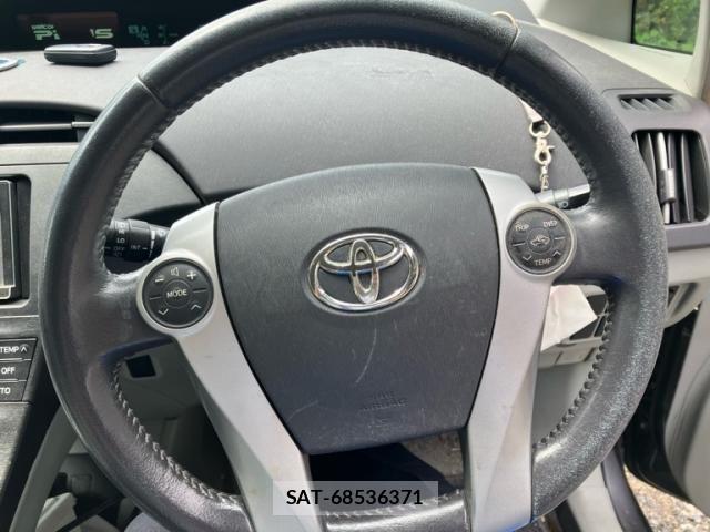 Toyota PRIUS 2011-10 8745356-19
