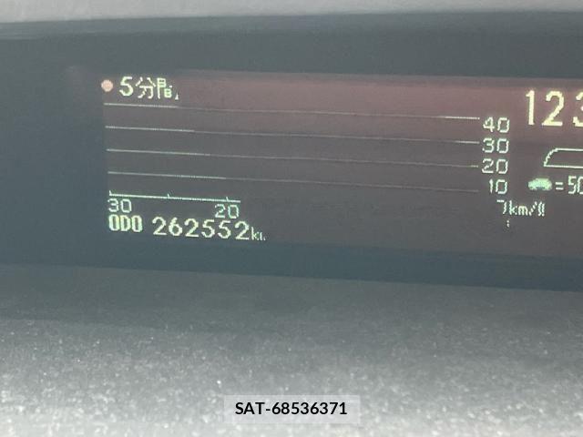 Toyota PRIUS 2011-10 8745356-23